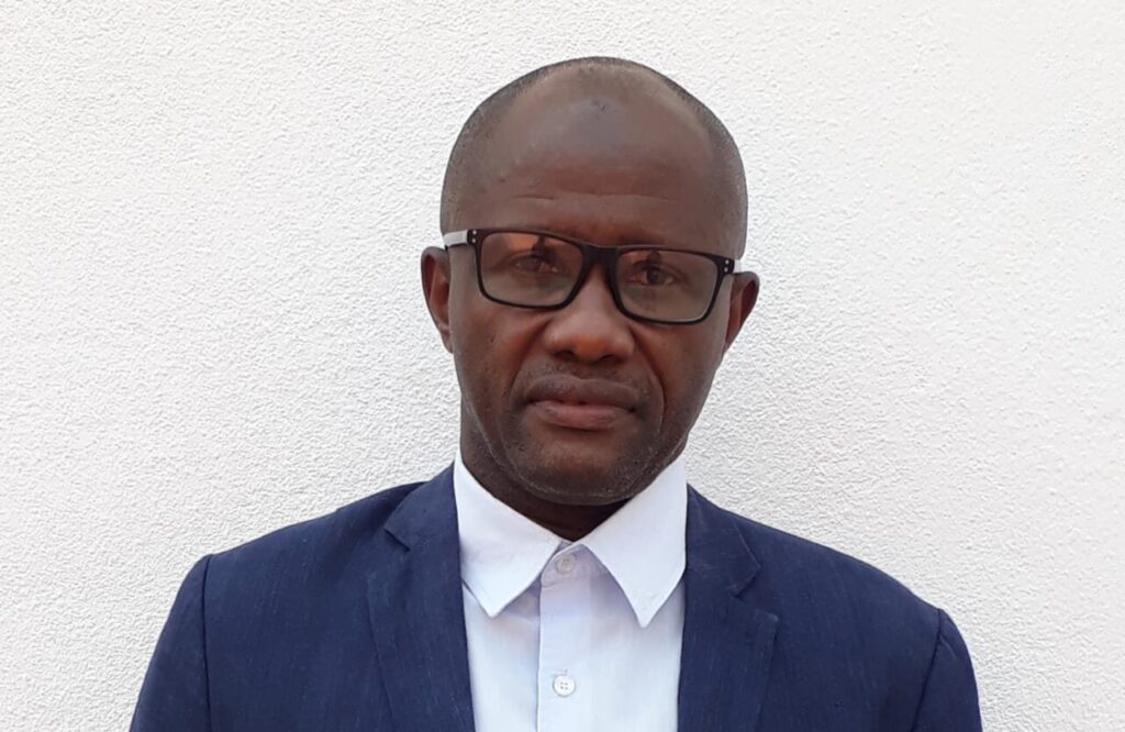 ADVOGADO ZOLA BAMBI DENUNCIA “BALA PERDIDA” ATINGIDA A SUA VIATURA EM LUANDA