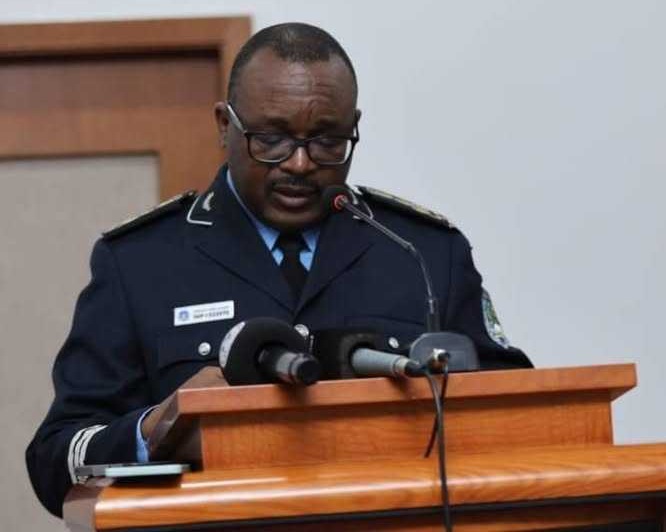 DIRECTOR DE INSPECÇÃO NO UIGE EGILO ERNESTO ACUSADO DE NEGAR A REFORMA APESAR DE 42 ANOS DE SERVIÇO