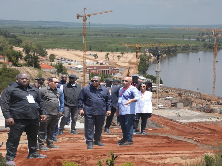 CHEFE DE ESTADO CONSTATA OBRAS DE REQUALIFICAÇÃO DA VILA DA MUXIMA