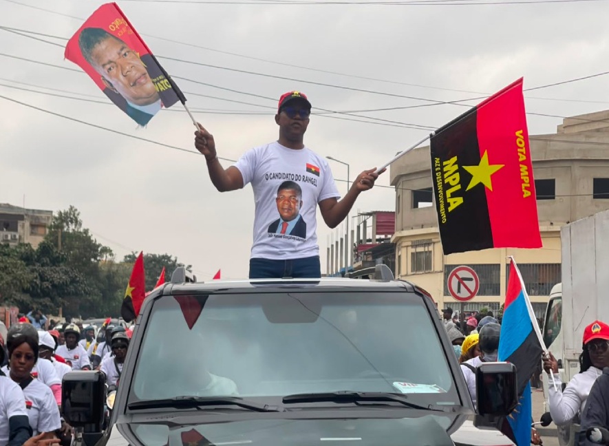 PASSEATA AUTOMÓVEL DO MPLA NO RANGEL TRANSFORMA-SE EM CRÍTICA AO ADMINISTRADOR POR USO CARROS DO ESTADO PARA EXIBIÇÃO DO MPLA