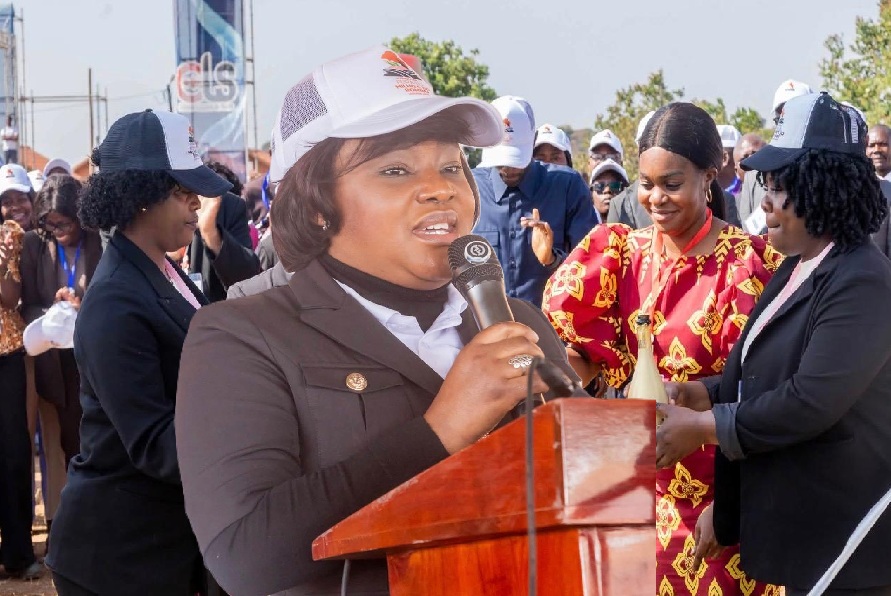 VICE-GOVERNADORA PARA O SECTOR POLÍTICO ECONÓMICO E SOCIAL DO MOXICO, PROCEDE O ACTO DE ABERTURA DA II EDIÇÃO DA FEIRA DO MILHO E DO BOMBÓ