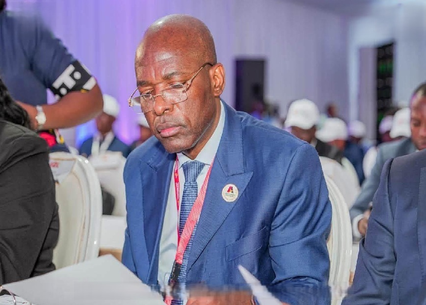 GOVERNADOR ERNESTO MUANGALA DEBATE O FUTURO DOS MUNICÍPIOS NO NAMIBE